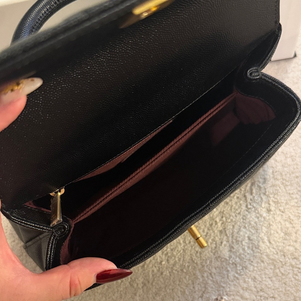 (SOLD) CHANEL Coco Handle - CHEVRON SMALL Black - Picture 6 of 9